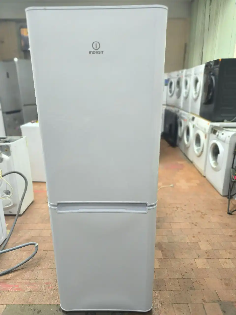 Холодильник Индезит ноуфрост - Крупная бытовая техника (Для дома и дачи) в Красноярск