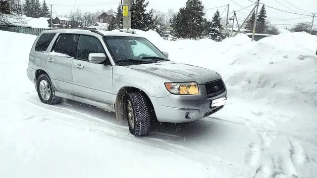 Subaru Forester 2.0 AT 2006 - Грузовики в Казань