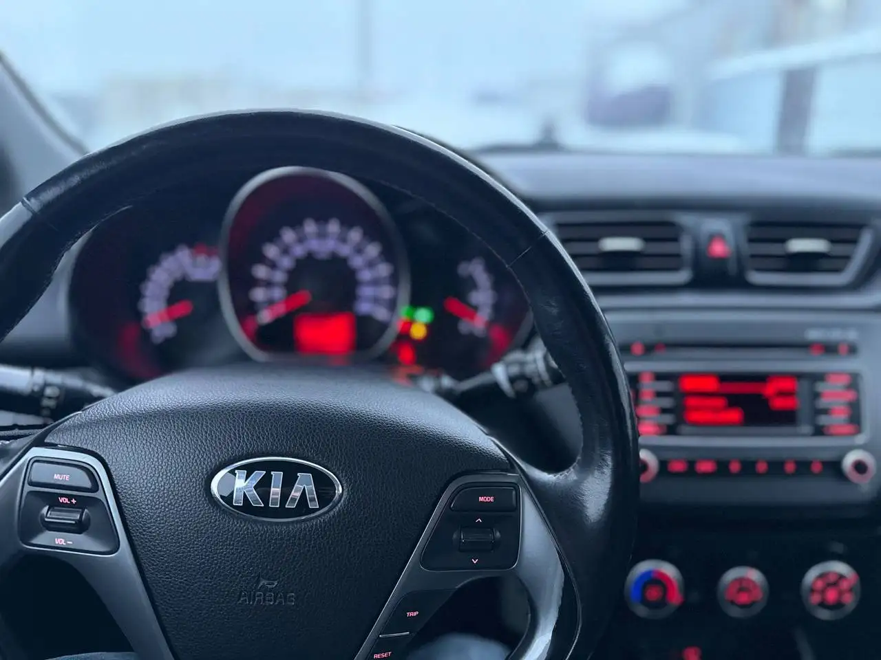 Kia Rio 2015 года выпуска - Легковые автомобили (Авто) в Нижнекамск