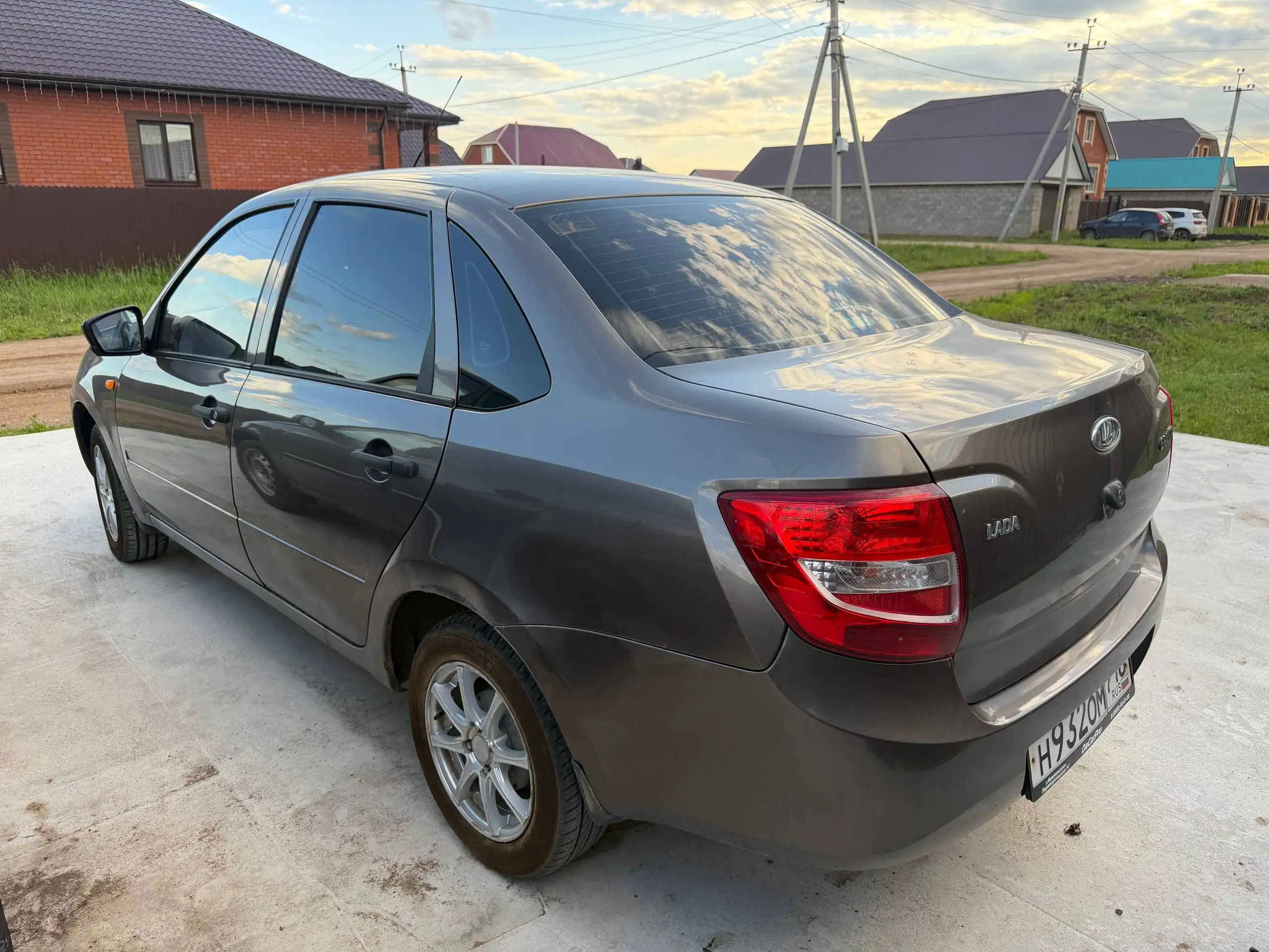 Lada Granta 2015 года с ЭУР и обогревом - Легковые автомобили (Авто) в Уфа