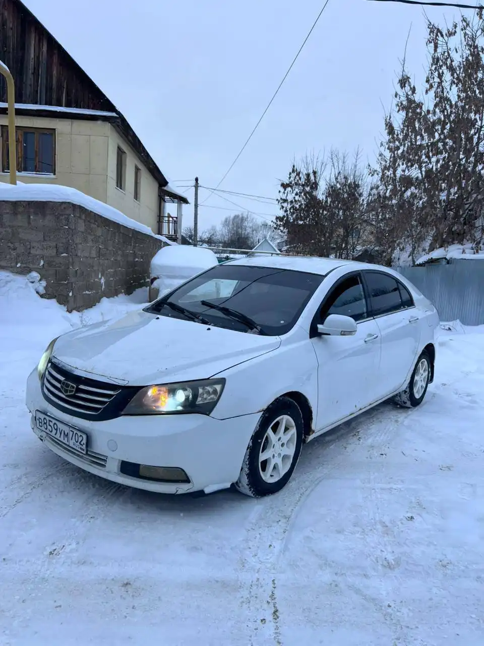 Продажа автомобиля 2013 года с механикой, полным пакетом документов и дополнительным оборудованием