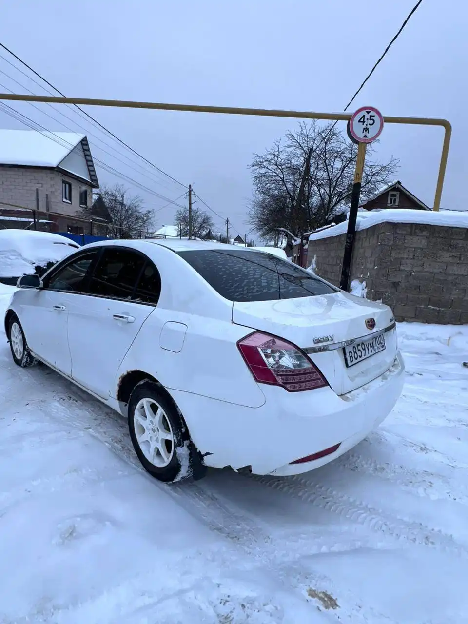 Продажа автомобиля 2013 года с механикой, полным пакетом документов и дополнительным оборудованием