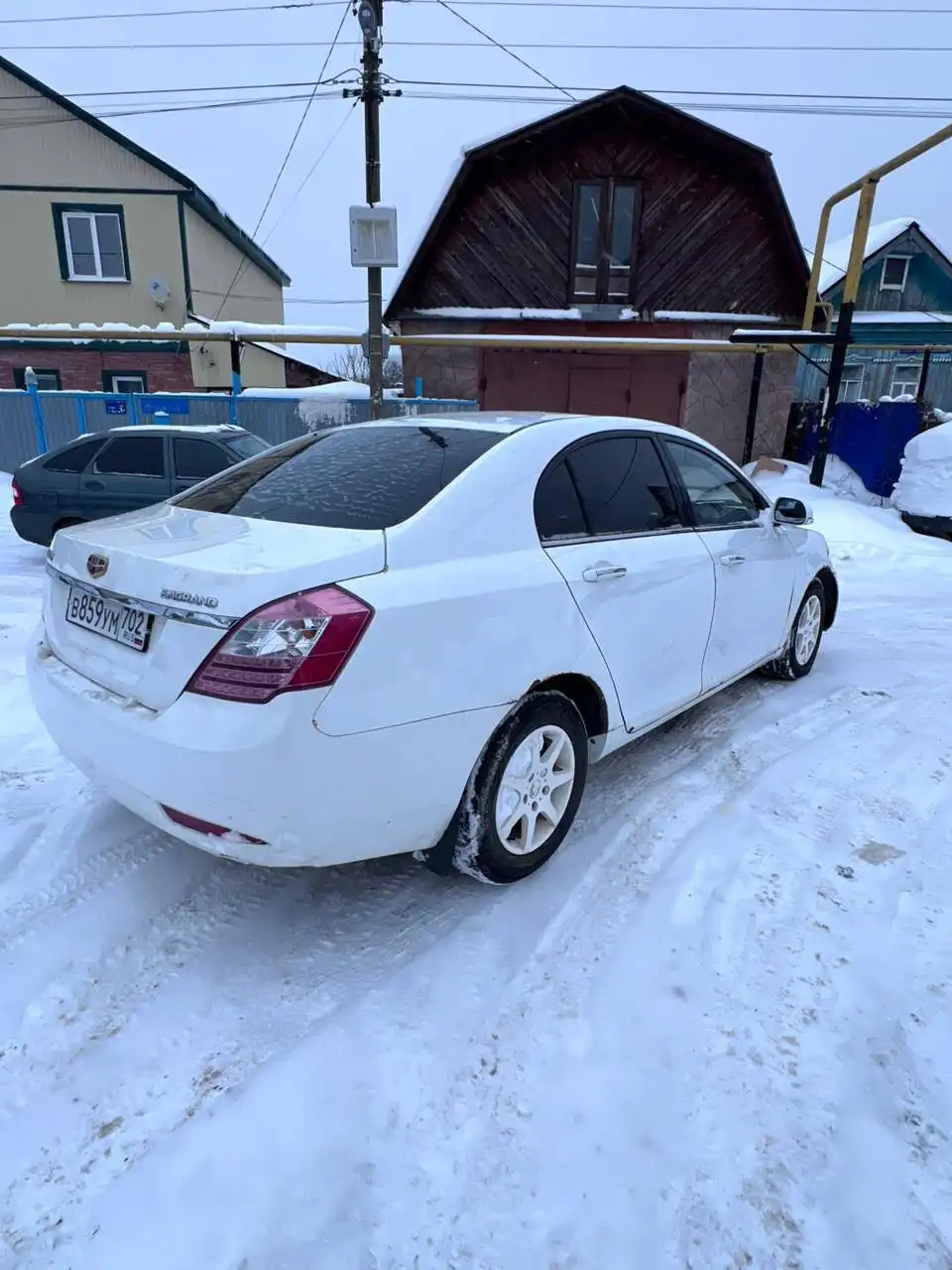 Продажа автомобиля 2013 года с механикой, полным пакетом документов и дополнительным оборудованием