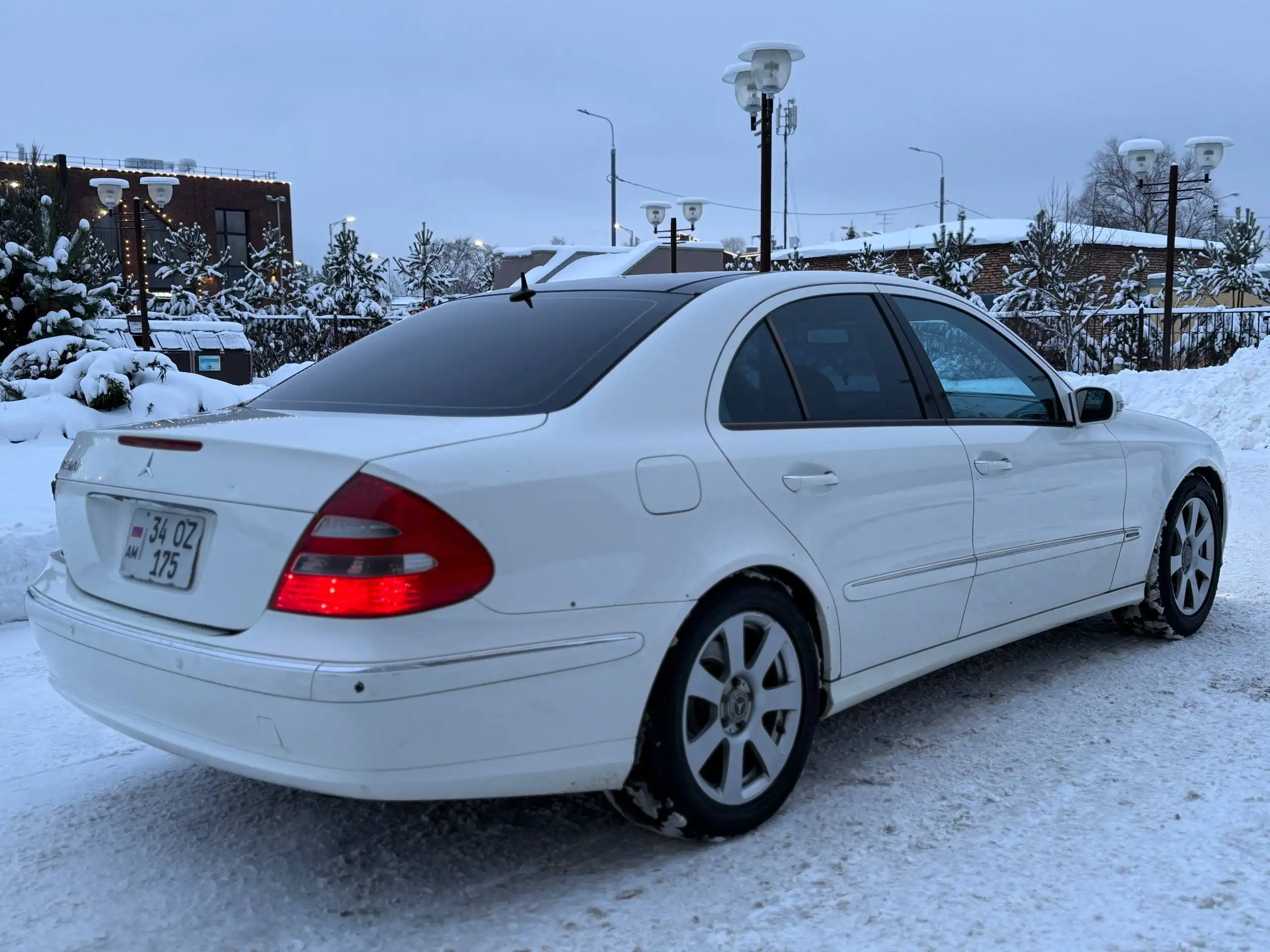 Mercedes-Benz E-320 W211 2004 года выпуска