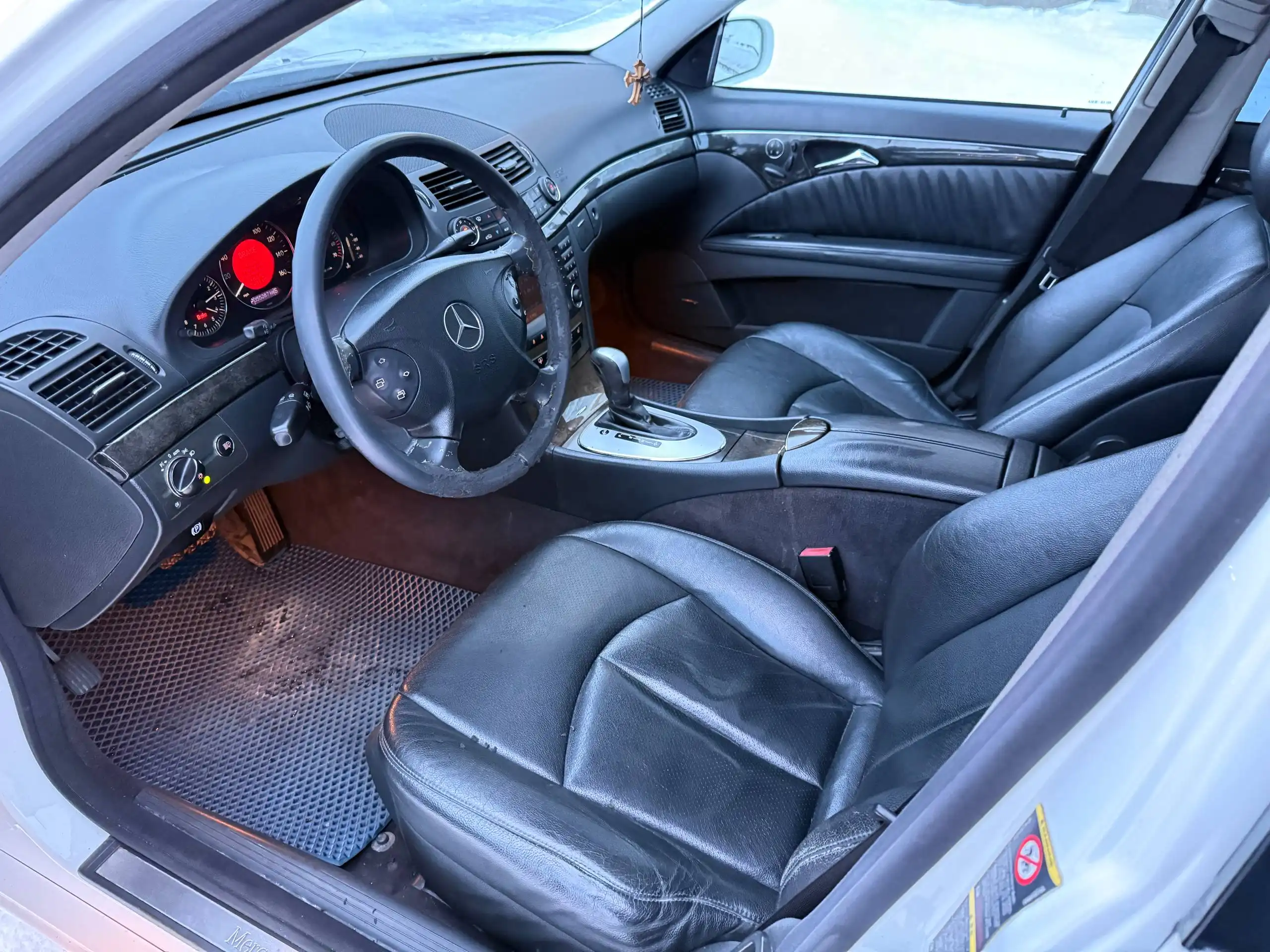 Mercedes-Benz E-320 W211 2004 года выпуска