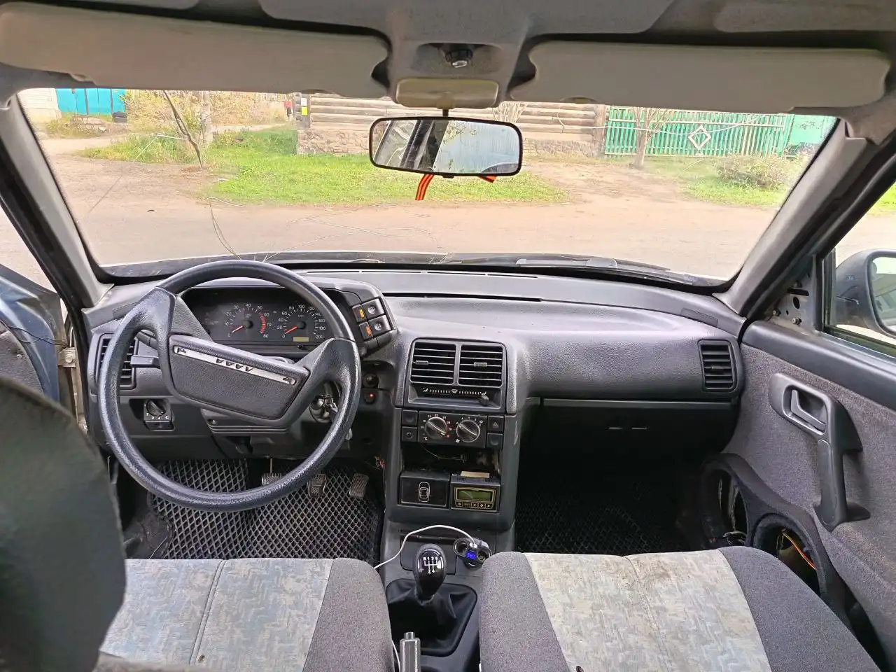 ВАЗ 2110 2003 года с установленной музыкой и новыми запчастями