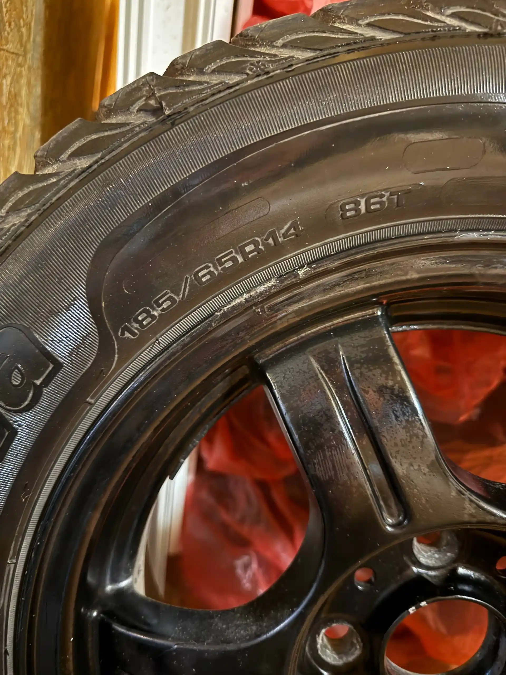 Продам зимние шины R14