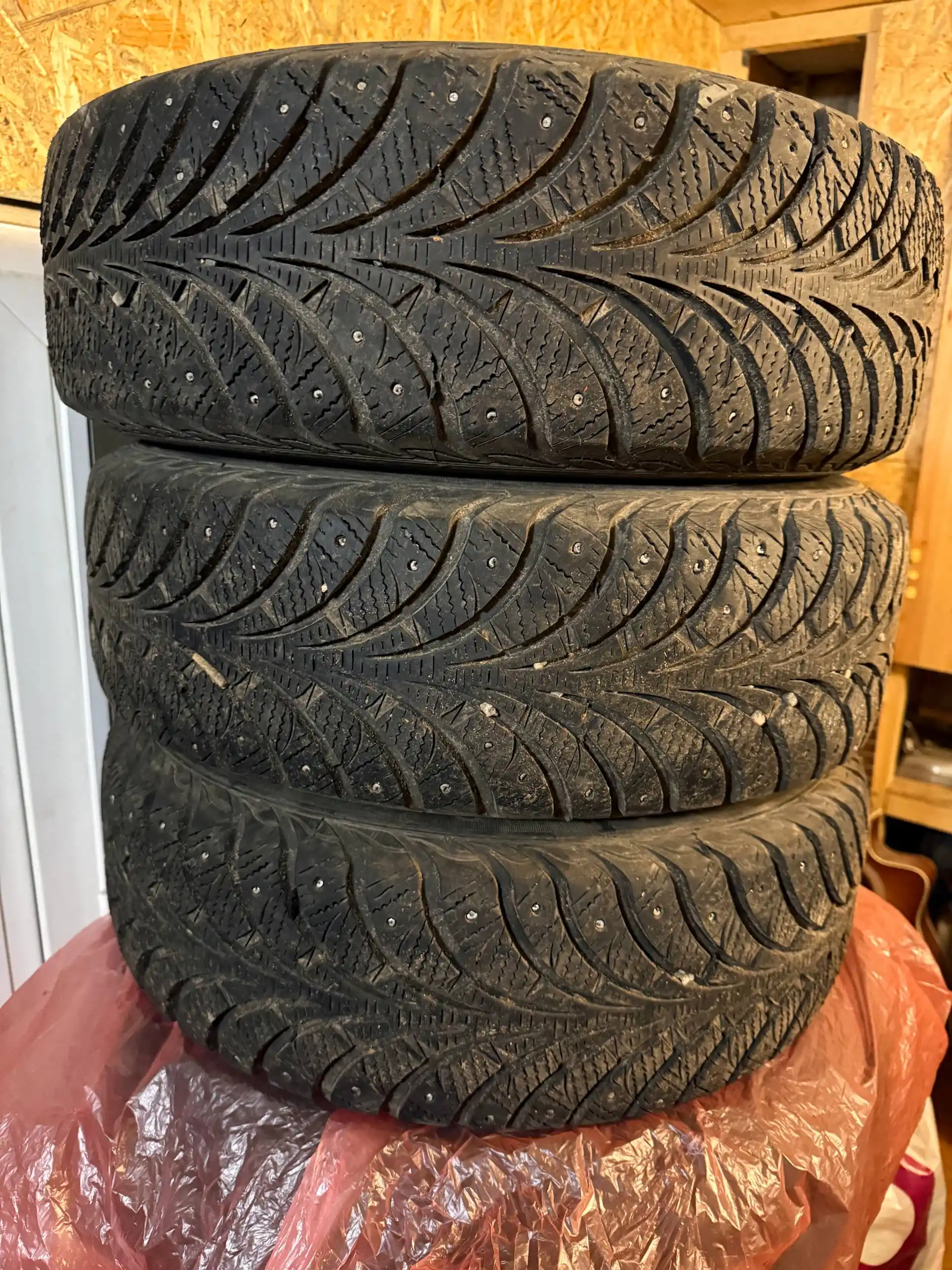 Продам зимние шины R14