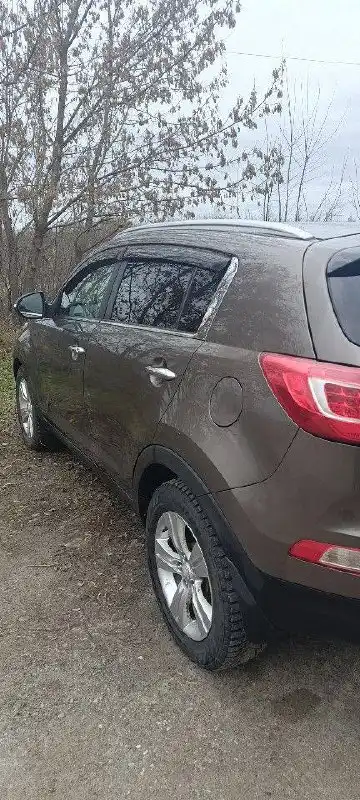 Автомобиль 2012 года, 2 литра, автомат