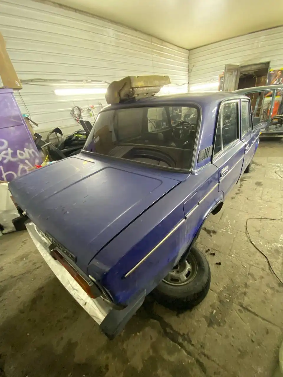 Автомобиль с 4-ступенчатой коробкой передач в хорошем состоянии