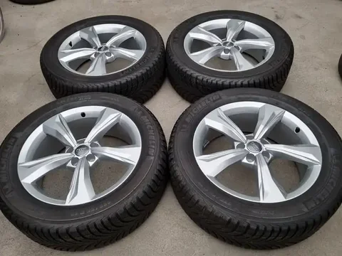 Колеса Audi Q5 Michelin 235/55 R19 - Грузовики и автобусы в Нижний Новгород