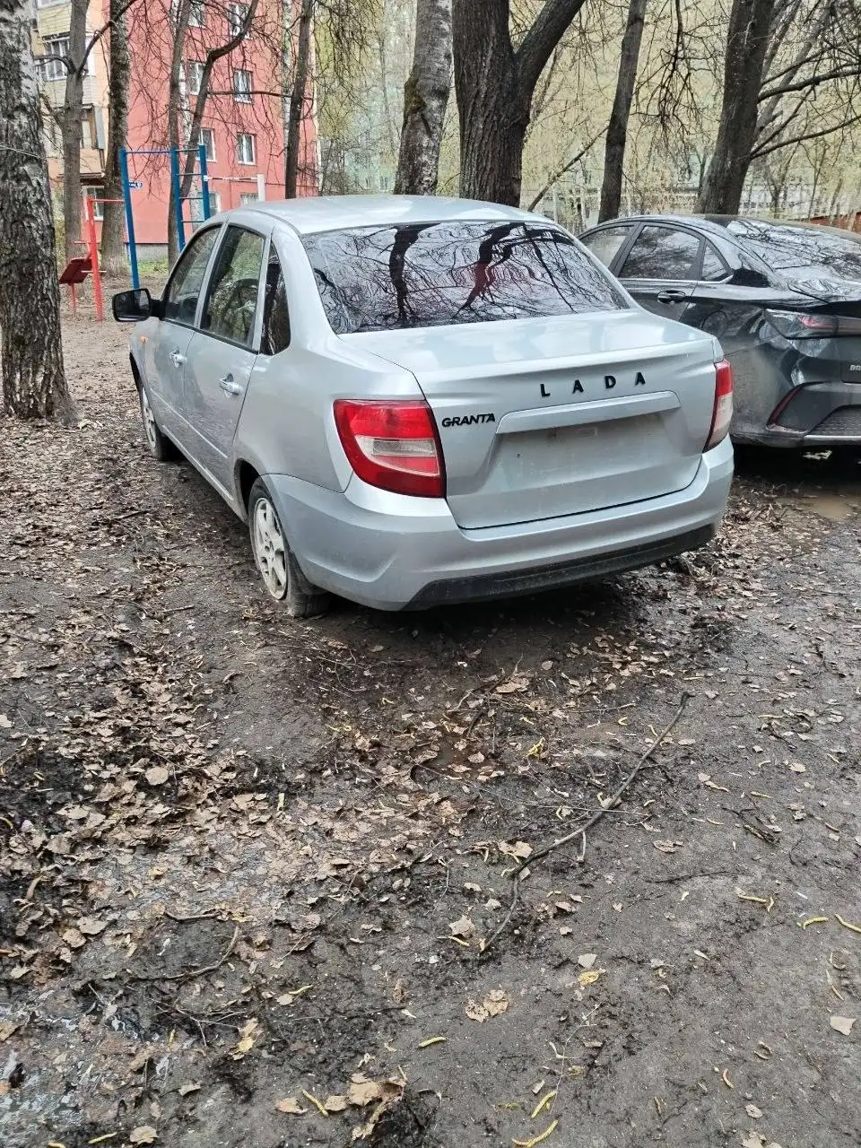 Гранта 2013 год, 2 хоз, проблемы по кузову и коробке - легковые автомобили (Авто) в Нижний Новгород