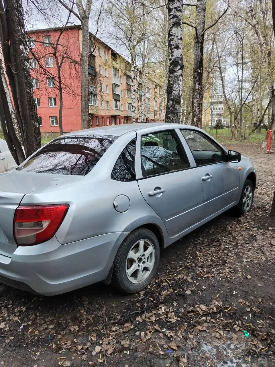 Гранта 2013 год, 2 хоз, проблемы по кузову и коробке - легковые автомобили (Авто) в Нижний Новгород