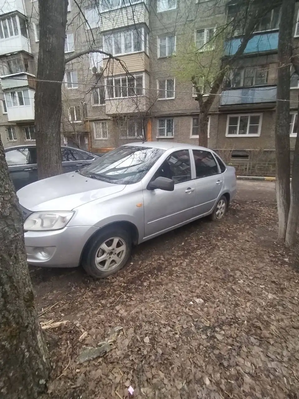 Гранта 2013 год, 2 хоз, проблемы по кузову и коробке - легковые автомобили (Авто) в Нижний Новгород