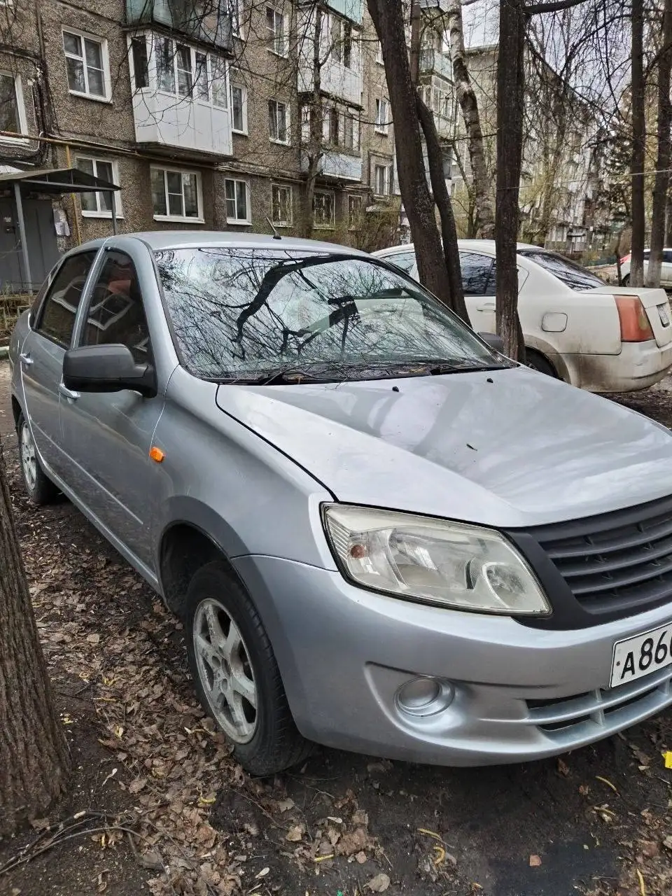 Гранта 2013 год, 2 хоз, проблемы по кузову и коробке - легковые автомобили (Авто) в Нижний Новгород