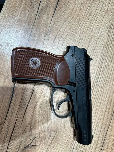 Продам пневмат Идеал с пулями - Холодильники в Ижевск