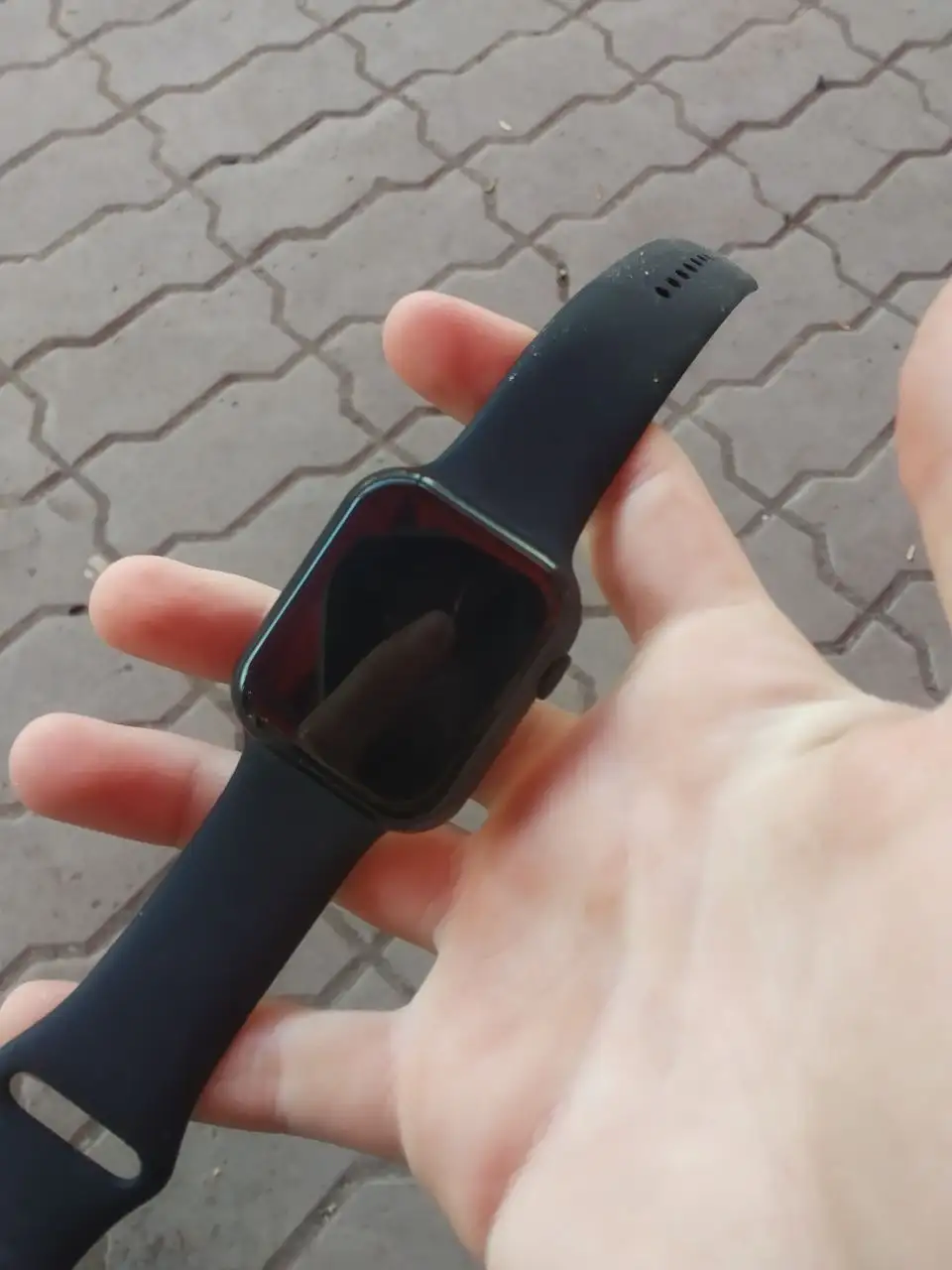 Электронные часы с незначительными повреждениями экрана - Часы (Электроника) в Ижевск