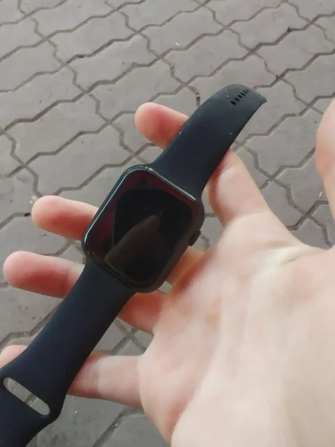 Электронные часы с незначительными повреждениями экрана - Электроника в Ижевск