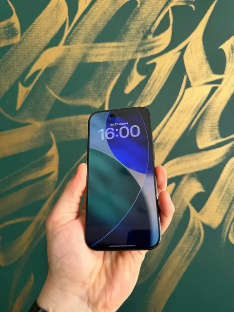 б/у iPhone 16 Pro 128gb - Наушники в Ижевск