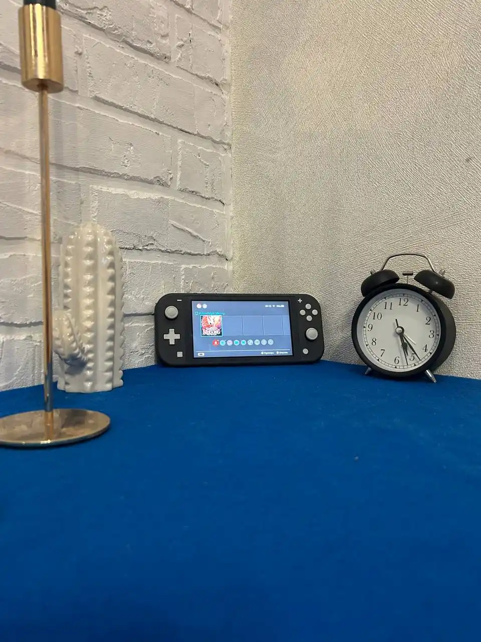Продаю Nintendo Switch Lite серого цвета