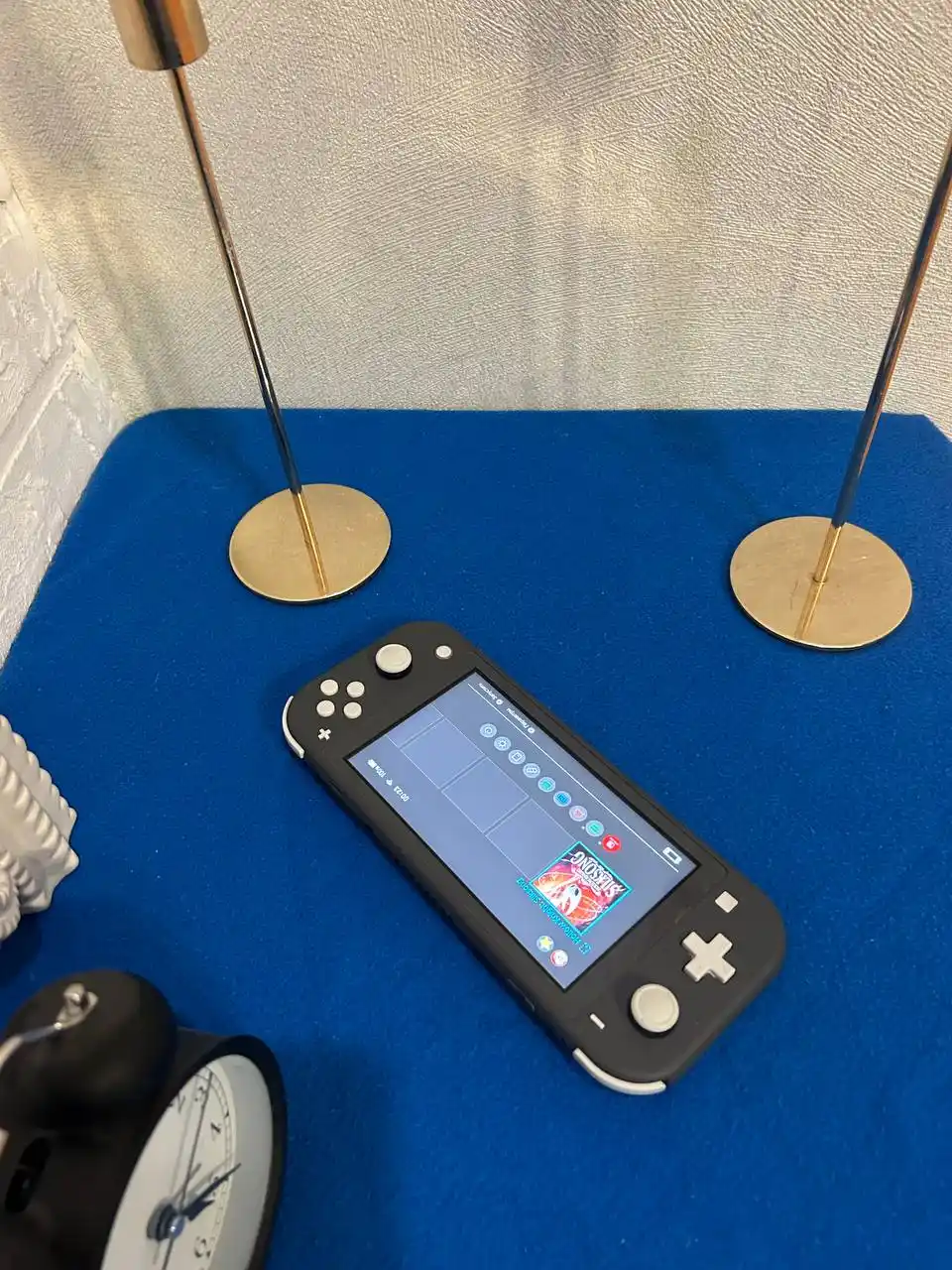 Продаю Nintendo Switch Lite серого цвета