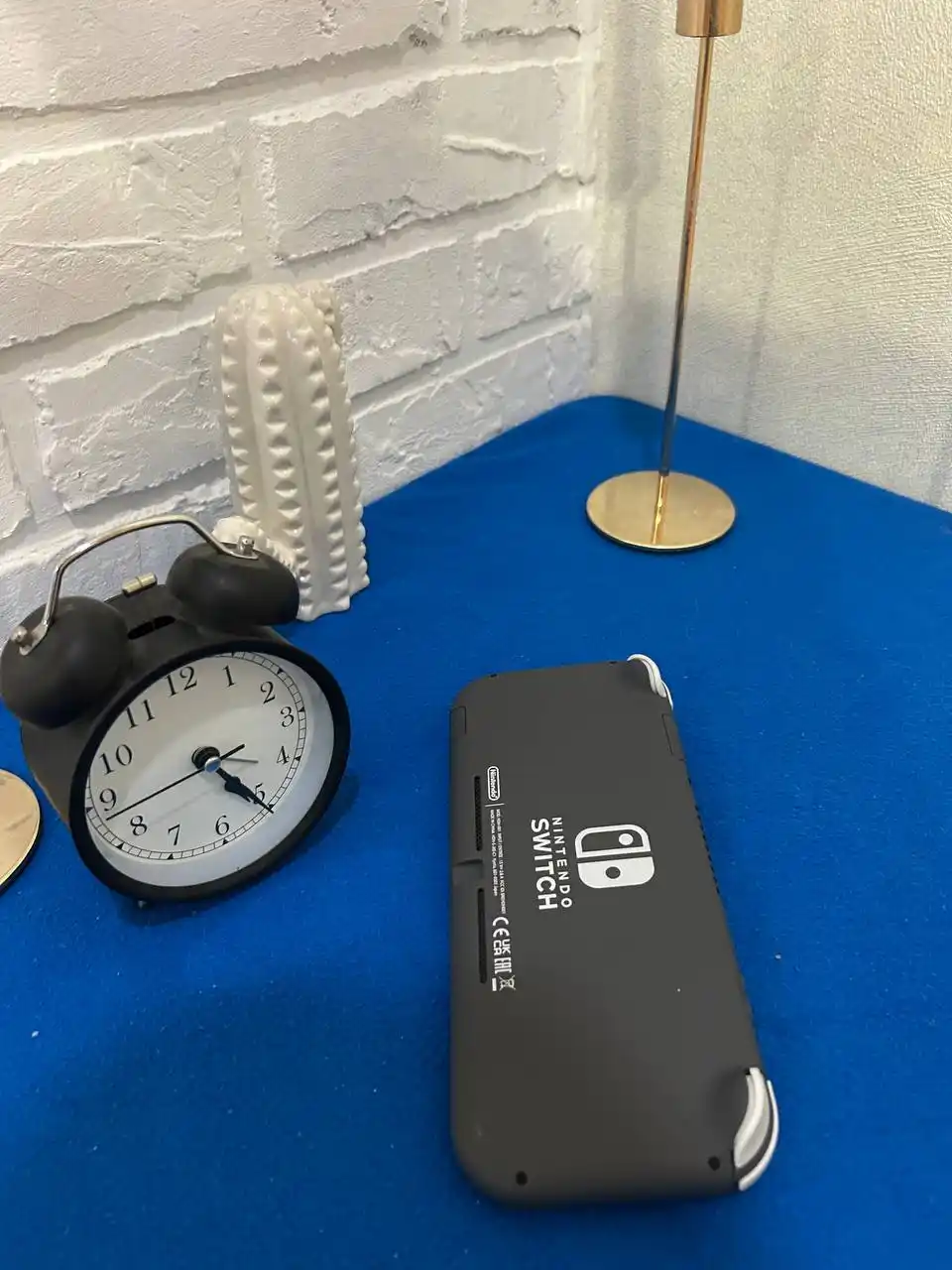 Продаю Nintendo Switch Lite серого цвета