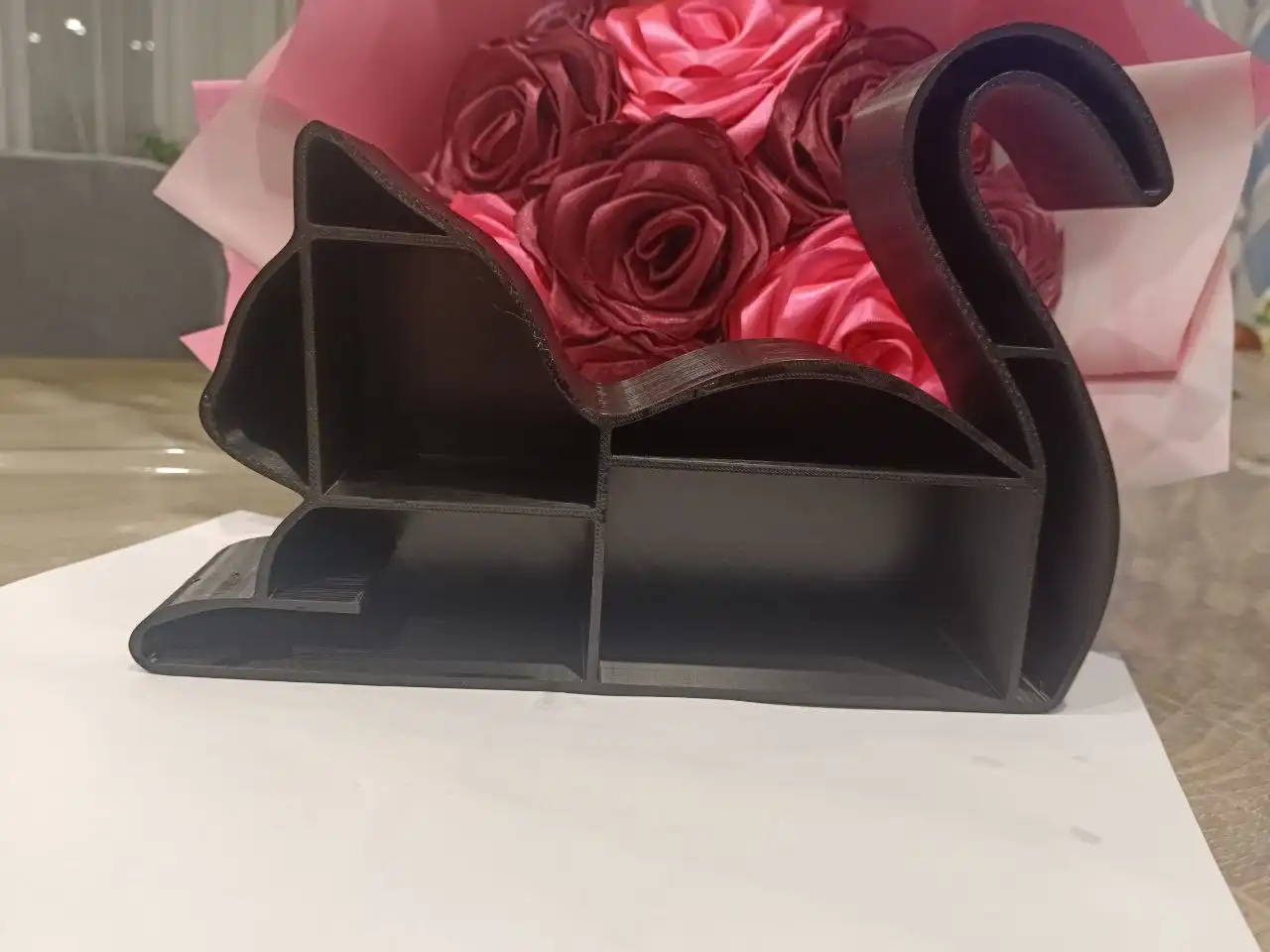 Уникальная подставка для канцелярии в виде кошки