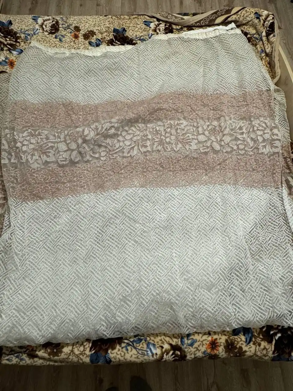 Продам тюль шириной 5 м, высотой 2.7 м