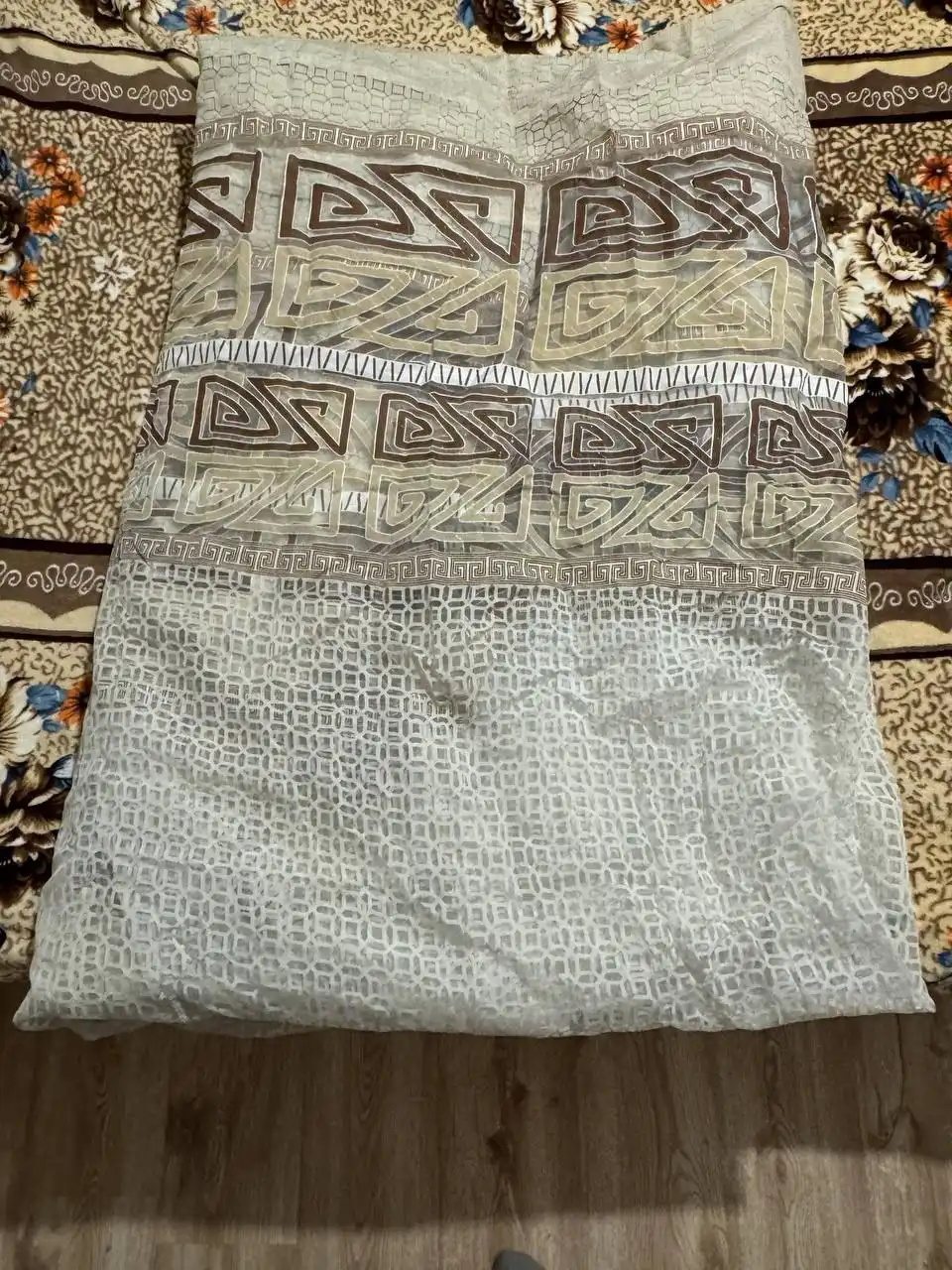 Продам тюль шириной 5 м, высотой 2.7 м