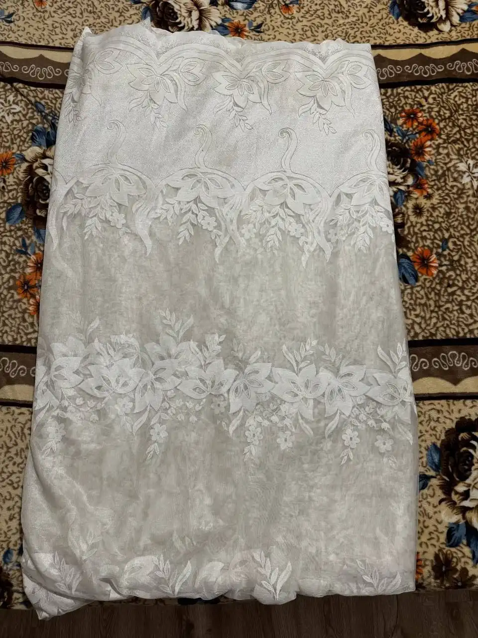 Продам тюль шириной 5 м, высотой 2.7 м