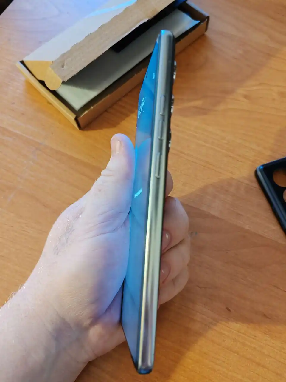 Продам смартфон с быстрой зарядкой, 256 ГБ памяти