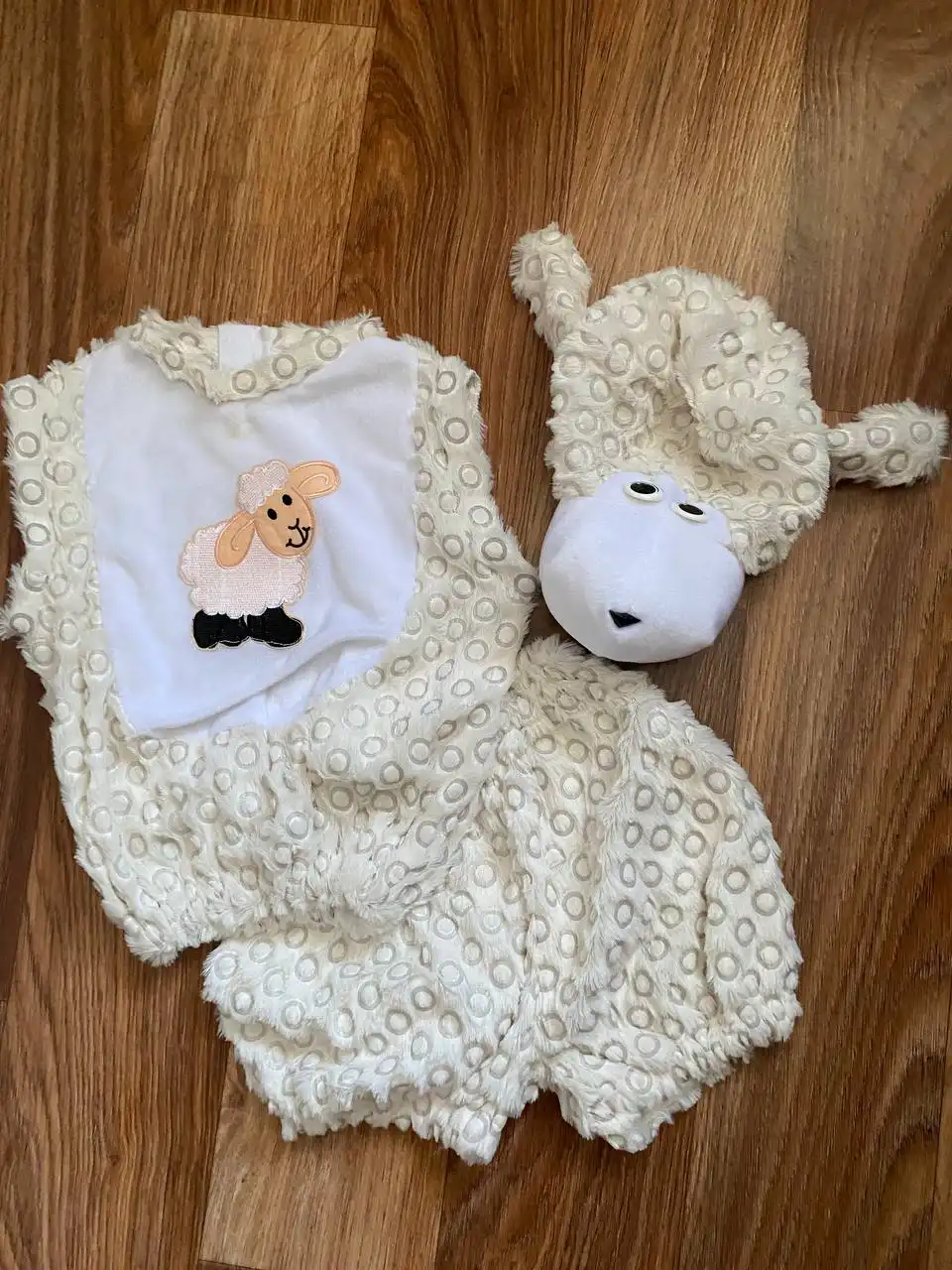 Детские новогодние костюмы овечка и лисичка