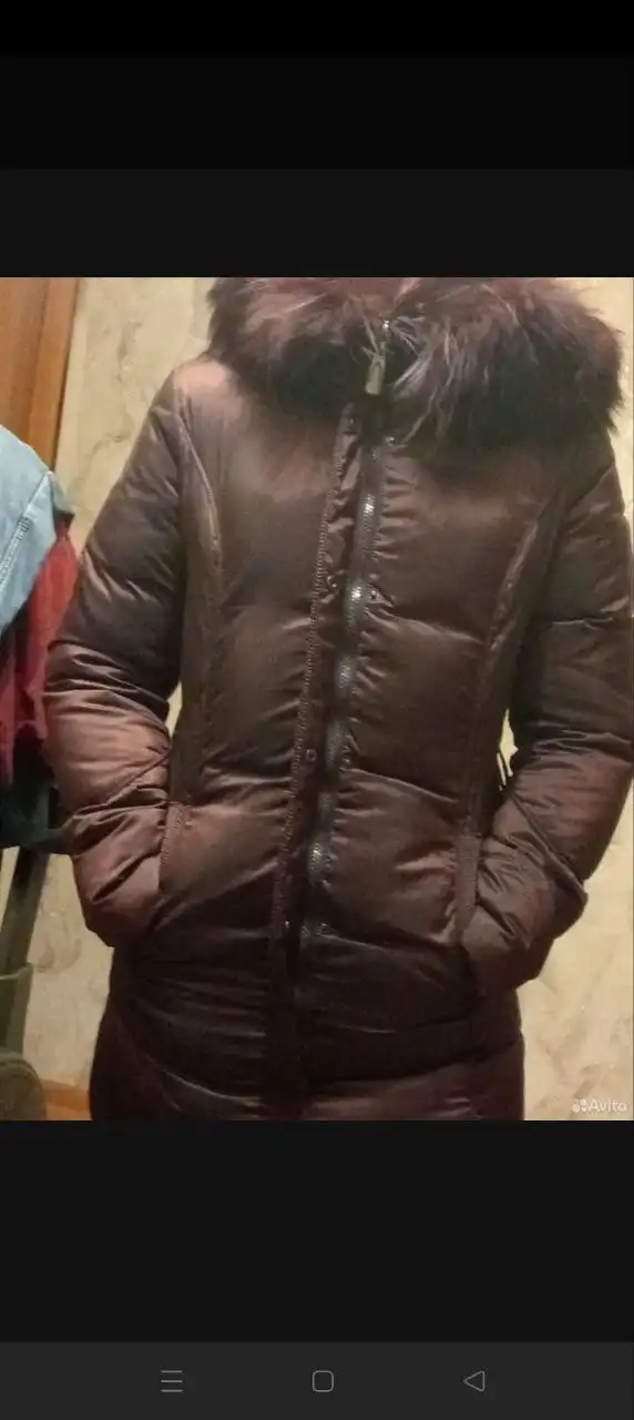 Зимняя куртка-пуховик бордового цвета
