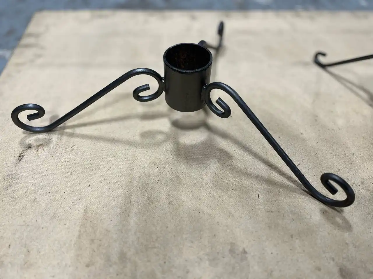 Продажа крестовин для новогодних ёлок