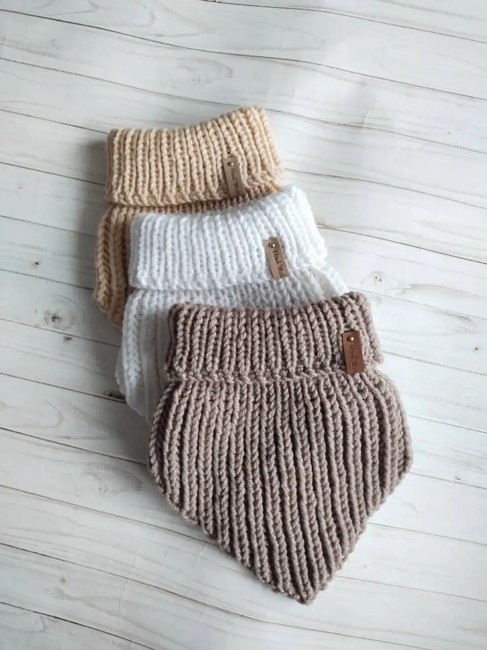 Теплые шапки и манишки на заказ