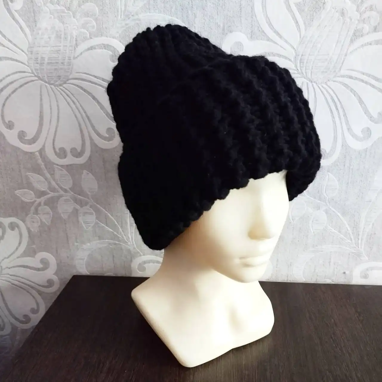 Теплые шапки и манишки на заказ