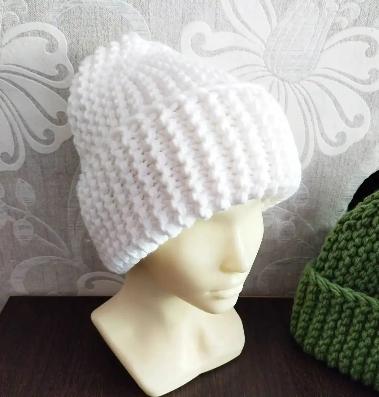 Теплые шапки и манишки на заказ