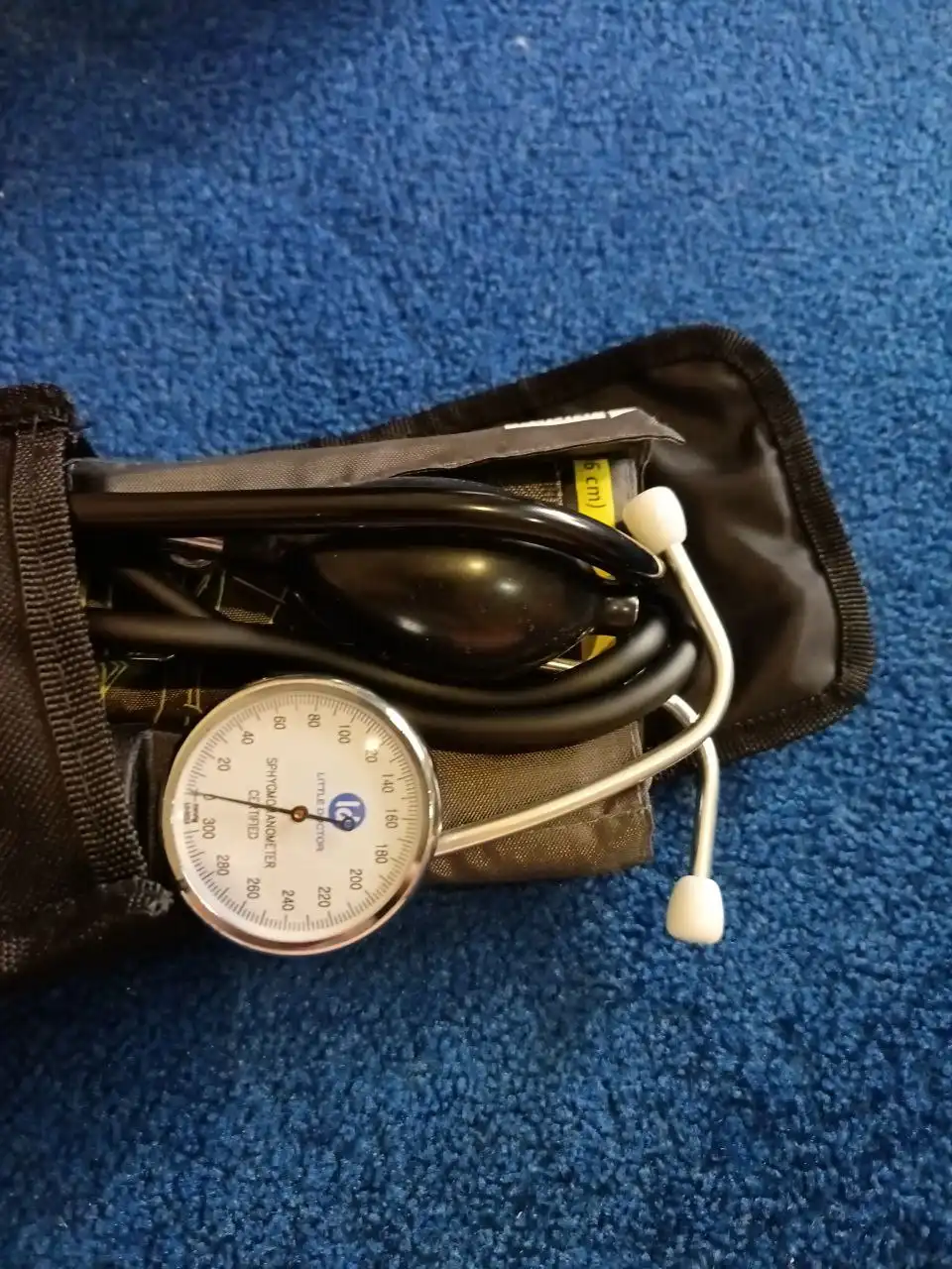 Продам плойку, тонометр и фен