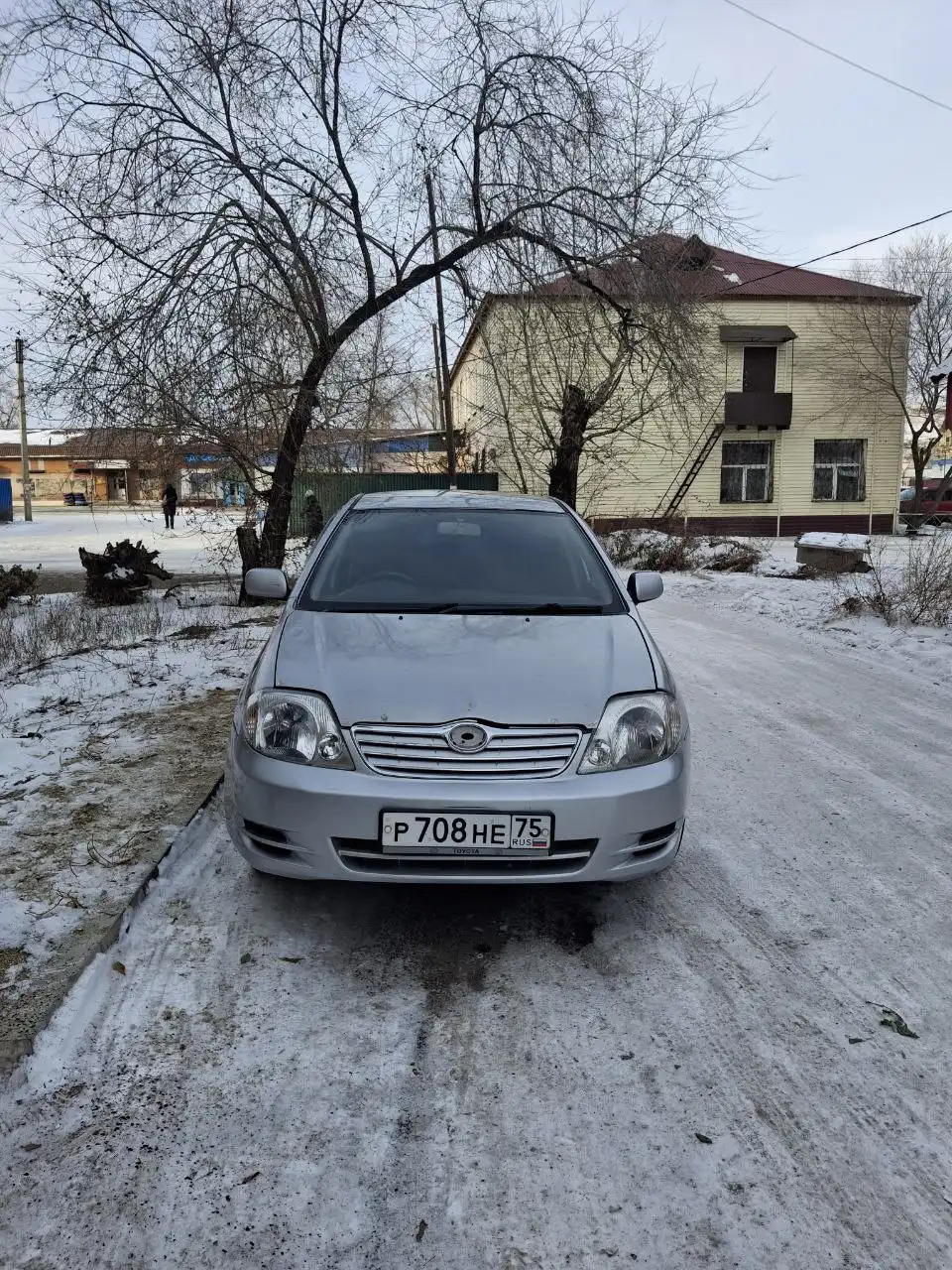 Продам автомобиль 2004 года с механической коробкой передач