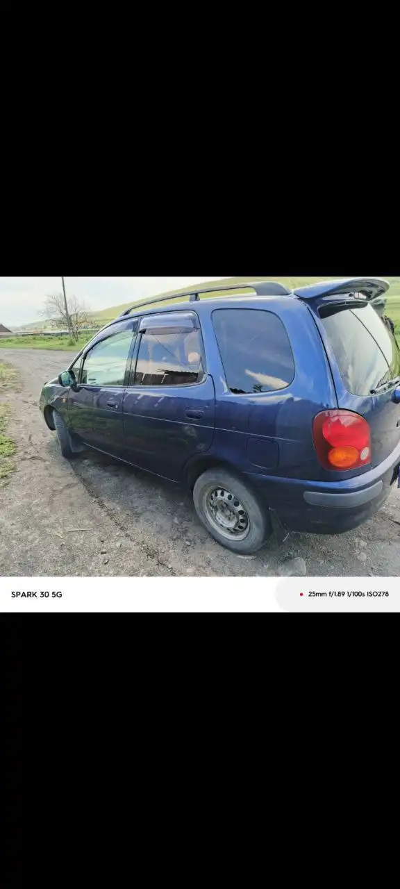 Продам Тойоту Королла Спасио 1998 года