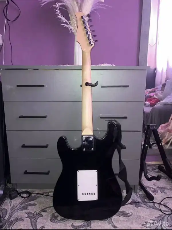 Продам гитару с комплектом аксессуаров - Музыкальные инструменты (Хобби и отдых) в Чита