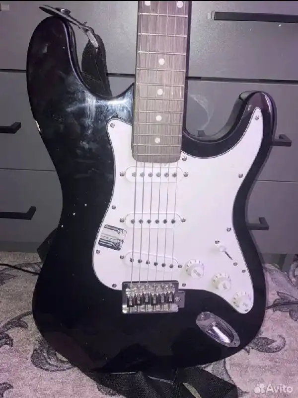 Продажа электрогитары Terris Stratocaster с комплектом