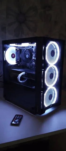 Игровой ПК с RTX 4060, монитором, периферией и столом - Наушники в Чита