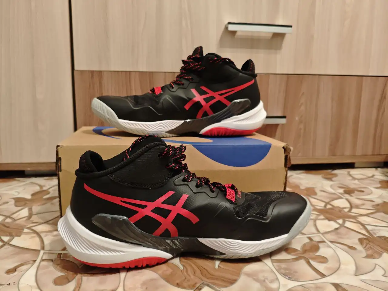 Продам волейбольные кроссовки 41.5 размера - Обувь (Одежда) в Чита