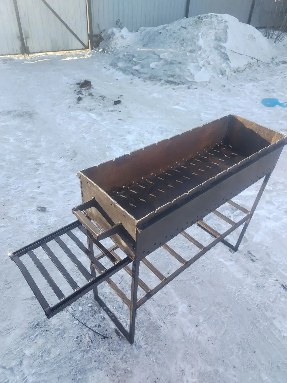 Продам металлический выдвижной столик - Мебель (Барахолка) в Чита