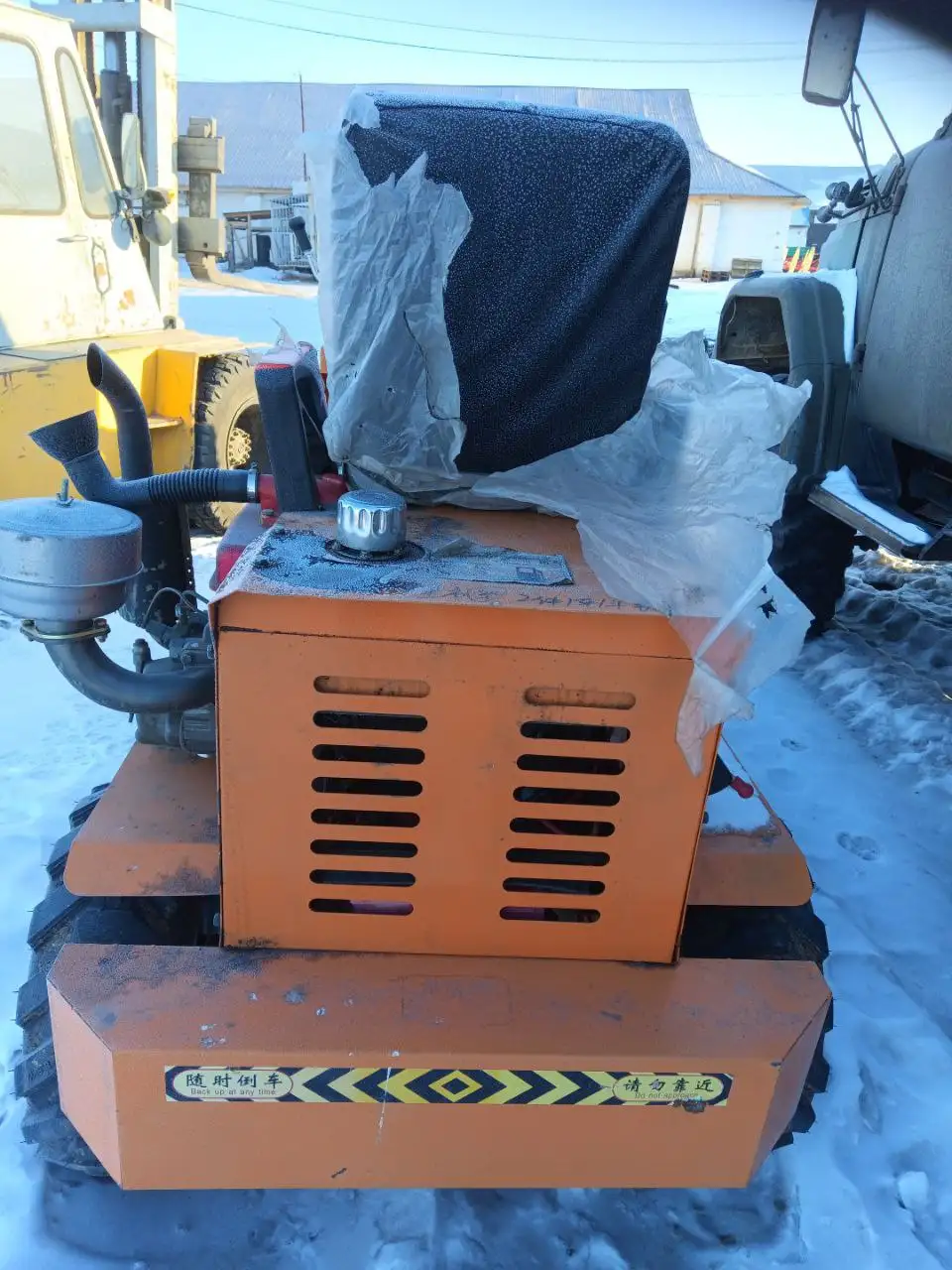 Фронтальный мини погрузчик переломный дизель с челюстным ковшом - Барахолка в Чита