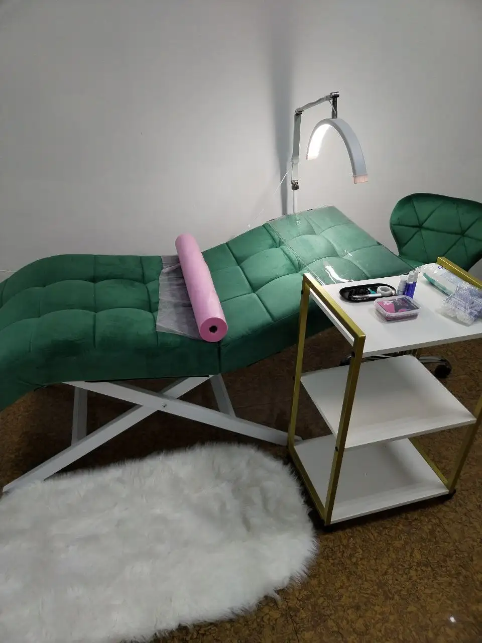 Продажа кушетки, стула и лампы для салона красоты - Мебель (Барахолка) в Чита