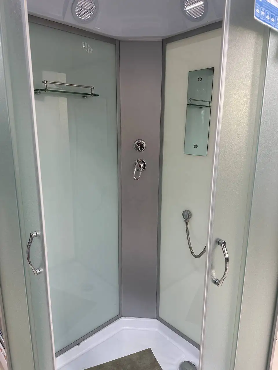 Скидки на душевые кабины и ограждения до 28 февраля - Сантехника (Для дома и дачи) в Чита