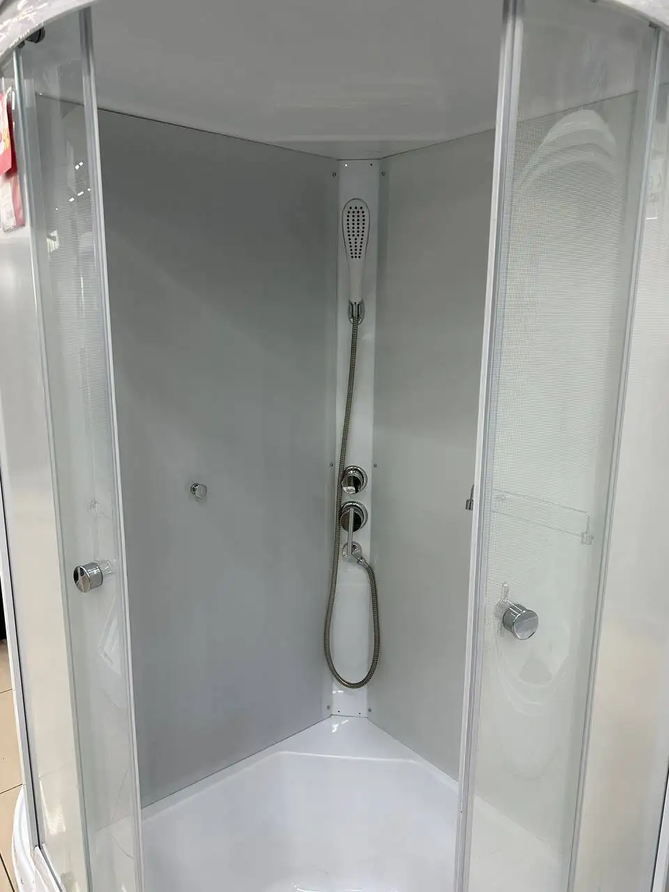 Скидки на душевые кабины и ограждения до 28 февраля - Сантехника (Для дома и дачи) в Чита