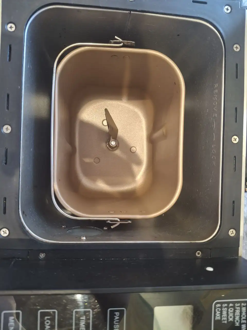 Продам хлебопечку Gorenje с небольшим дефектом корпуса - Кухонная техника (Барахолка) в Чита